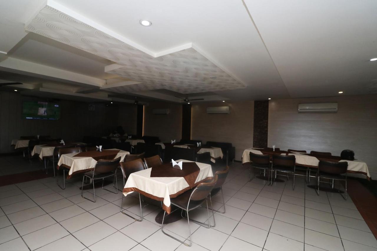Oyo 22826 Hotel Sheltear & Resturant Agra  Zewnętrze zdjęcie